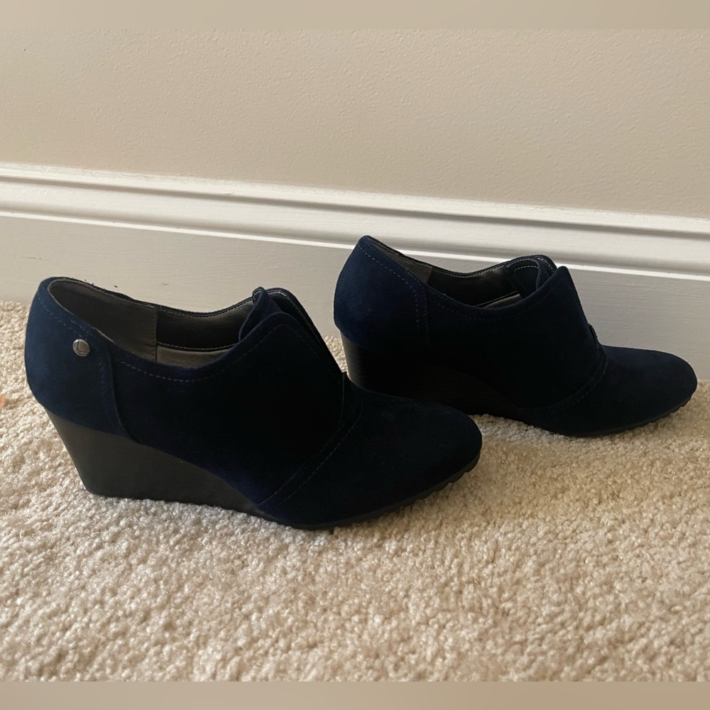 Life Stride Women's Suede Navy Shoes - Picture 2 of 7